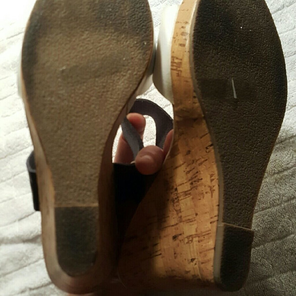 Shoes   - Picture 3 of 4